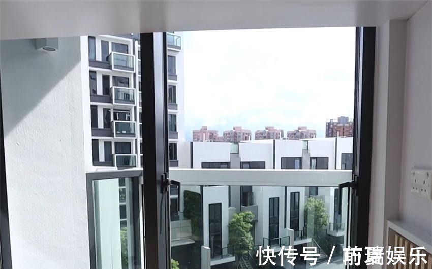 收纳|小两口买下21㎡婚房,巴掌大的家挤出“双客厅”,生活去繁从简