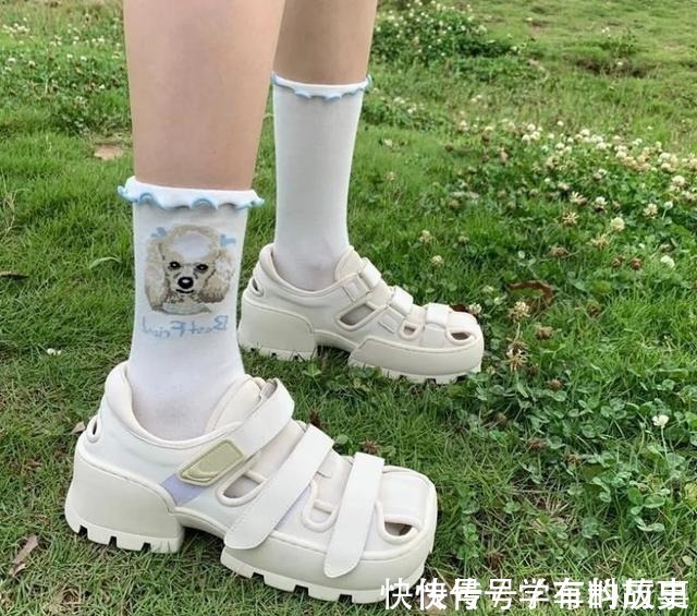 脚型 是时候穿凉鞋了!今年流行这几款,清凉显脚小!