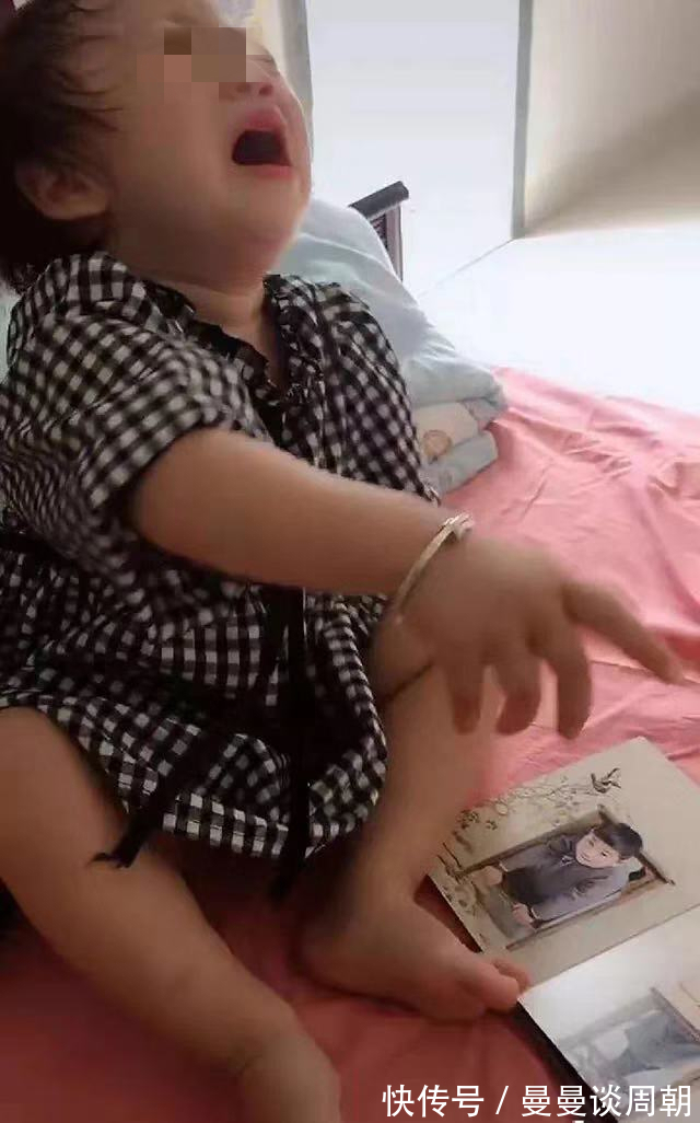 大宝|女儿发现“全家福”照片没有自己,难过到号啕大哭,妈妈笑翻了