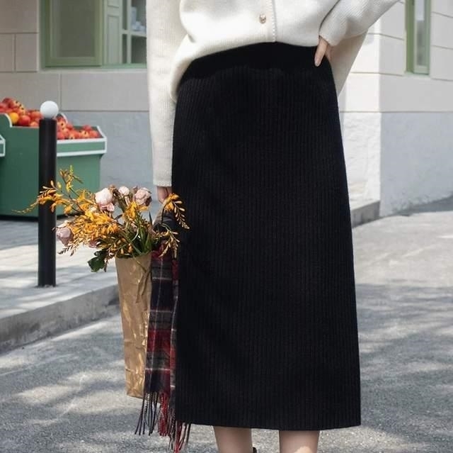 女人 精致的女人不需要扮嫩,身着优雅的裙装穿搭,温柔高级又不显老