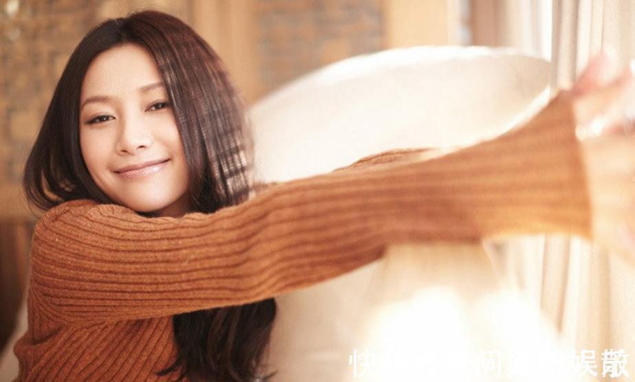 临摹#一女演员写了幅《兰亭序》,网友赞叹不已,专家:毫无书法价值