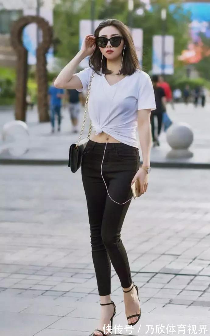 尖头 美女脚上搭配着一双尖头的高跟鞋，气质之中带着优雅与美丽