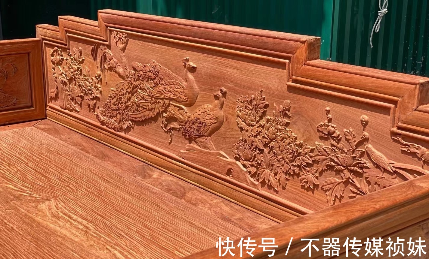缅甸花梨|厂家大果紫檀家具出厂价是多少？今天它来了