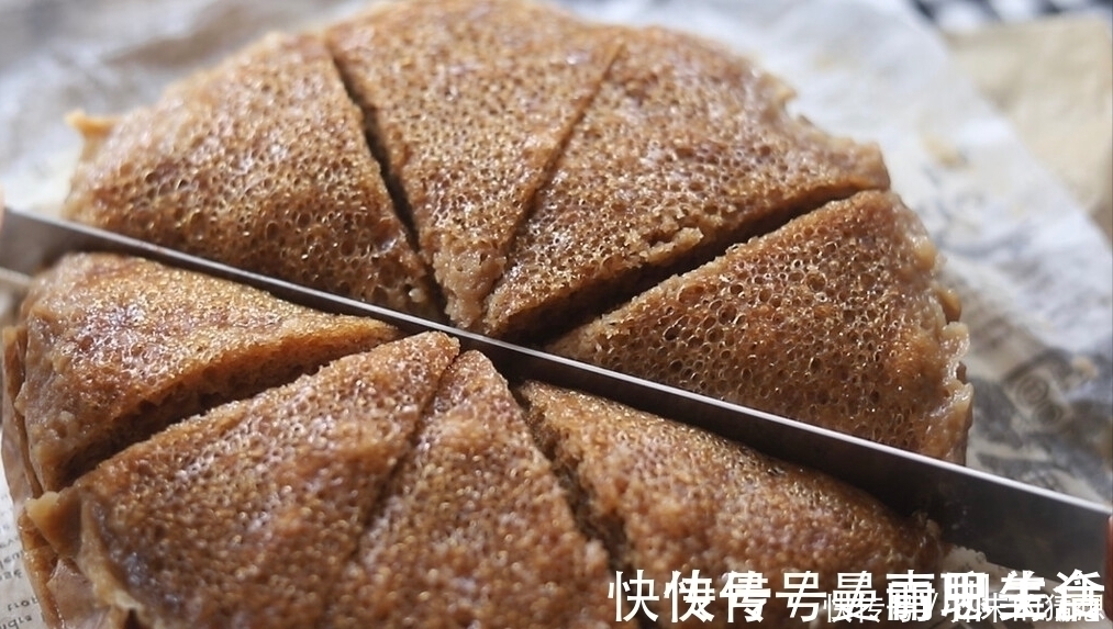 想吃马拉糕,不用去茶楼了,教你自己做,蓬松柔软,不沾刀不粘牙