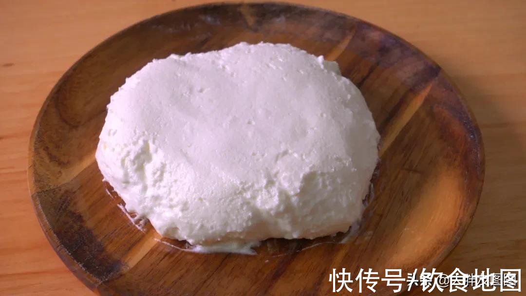 不要烤箱,没有面粉,自制绵密丝滑的安茹蛋糕,一勺挖开,馋了