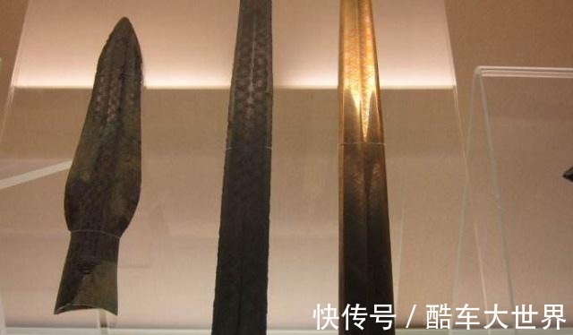 铸剑#这把宝剑尘封地下千年,在古墓中,重见天日时割伤了专家!