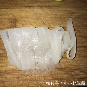 “凉皮”的懒人做法，其实很简单，筋道爽滑，好吃还不上火