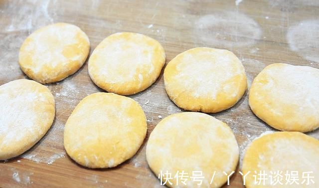 阿飞|南瓜里打2个鸡蛋,竟然这么好吃教你10分钟快速搞定全家早餐