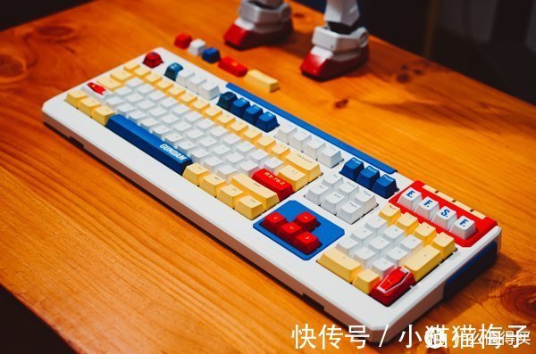 ikbc|高达键盘居然还有补完计划?ikbc联名高达金属键帽上手体验