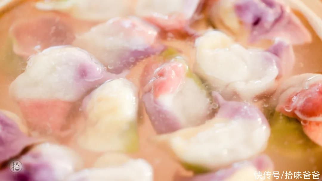 宝宝不爱吃蔬菜？这个彩虹饺子，咬一口有4种蔬菜的香味