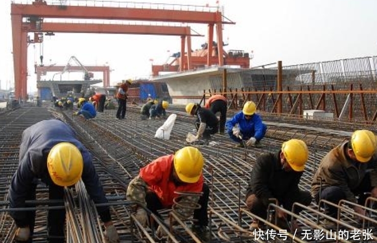 成功|中国基建就是忠实，成功帮其修建完高铁后，顺带送了一座桥梁