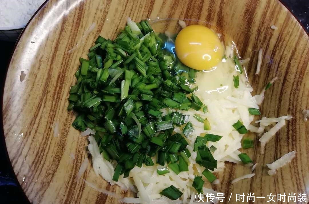 土豆丝饼，只要刷牙洗脸的时间，便能成就早餐