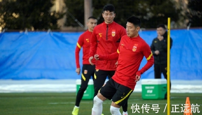 助教|国足新助教参与训练,两名归化尚未合练,武磊李霄鹏亮出态度