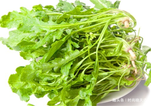 白刺果|女性到了中年,常吃4种食物,排出湿气,清理毒素,瘦出小蛮腰