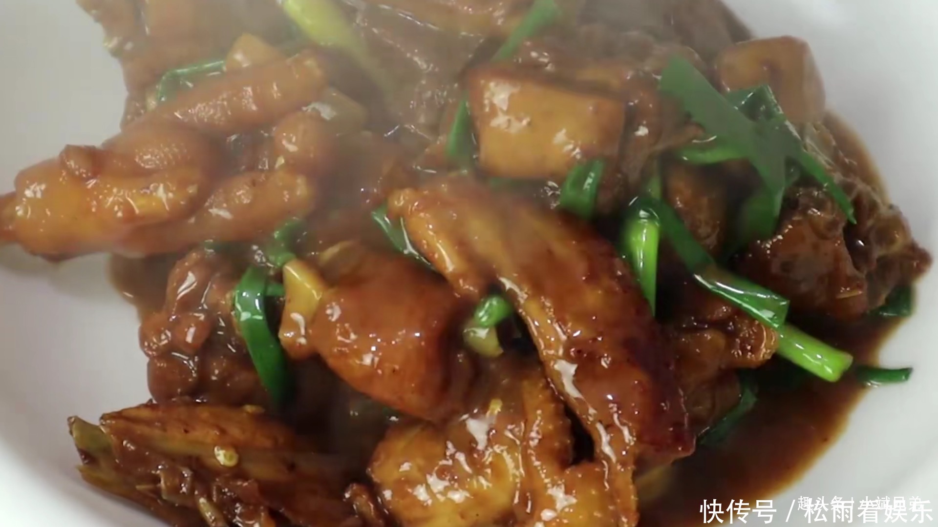 好吃|大厨教你“蚝油焖鸡”最好吃的做法,肉质鲜香嫩滑,味道巴适