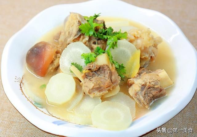 厨师|炖大骨头汤切记不要直接炖,厨师长教你一招,汤浓无腥味,味道鲜