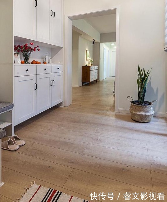 石膏线|她家148平米，进门就被玄关迷住，不做吊顶跟背景墙，阳台超漂亮