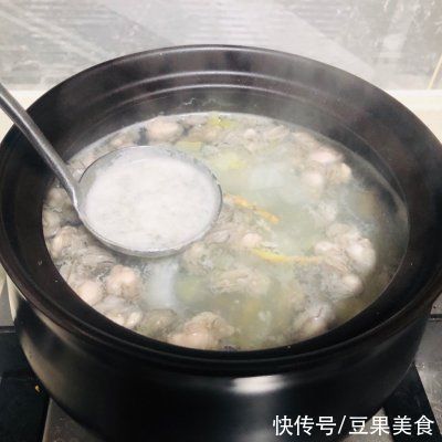  下饭|超下饭的白菜生蚝汤，汤鲜蚝嫩，一学就会