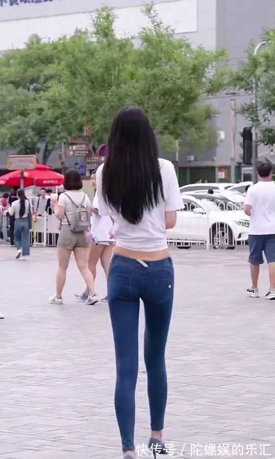 裤腿|“小脚裤”该淘汰了,穿搭要讲究全面,这样穿才更符合你的气质!