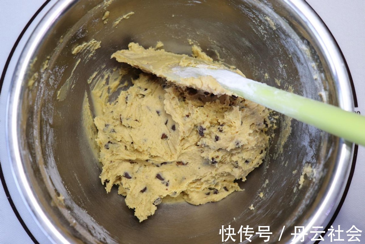 吃起来|这饼干小小一个,吃起来有别样的口感,做的跟外面卖的没两样