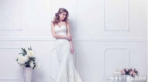 仪态|每天坚持靠墙站10分钟,一个月后,身体会发生这5个“变化”