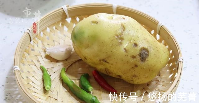 炒酸辣土豆丝,掌握放醋时间是关键,做对了随便炒也好吃!