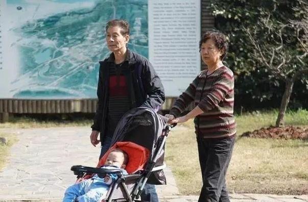 逗娃|“妈妈走了,妈妈不要你了!”婆婆这样逗娃,老公的做法很机智