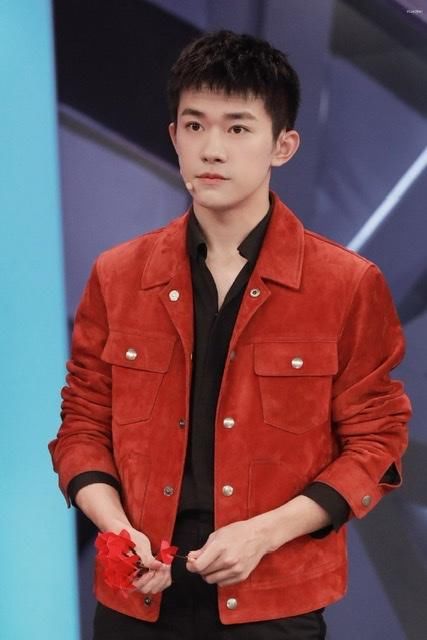 易烊千玺和春晚假发!居然是大型连续剧啊!四字弟弟也素颜回应啦