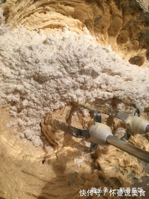 芝麻酥饼别再出去买了，教你在家自制芝麻饼，一顿5个都不够！