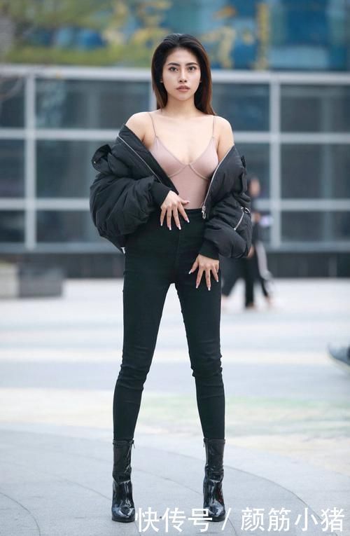 路人街拍帅气个性的小姐姐,酷中带甜的时髦精