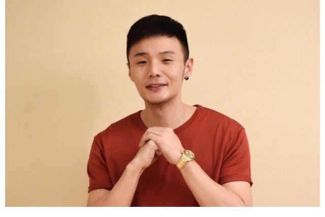 黄霄云|《好声音》:王靖雯PK输掉后崩溃大哭,为什么评论区都在骂贺三?