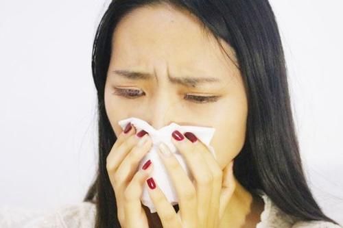 鼻子上挤出的白色丝状物，是螨虫分泌物吗？该如何清理才对？