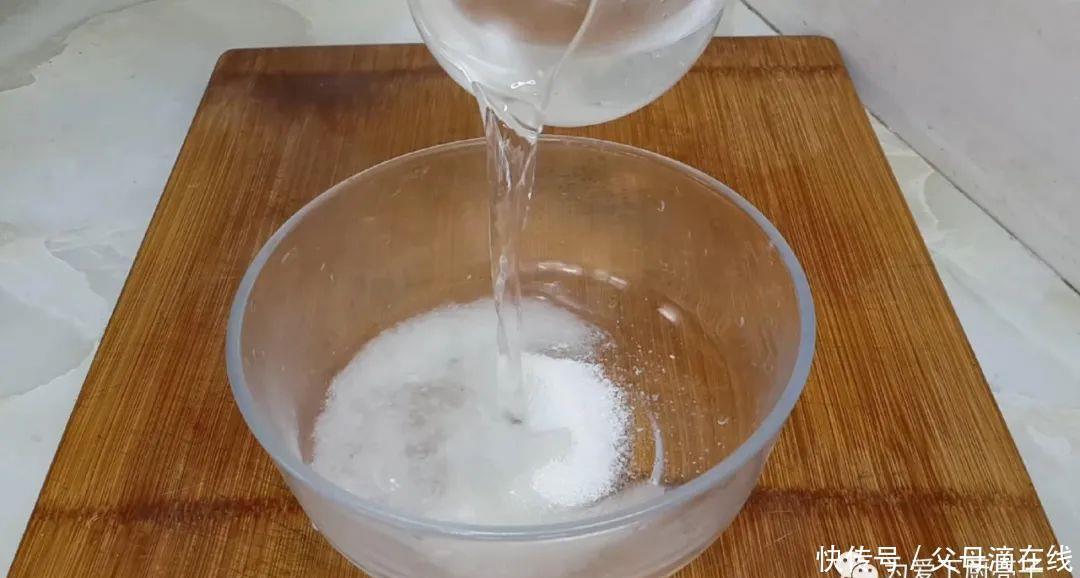 油炸小|面粉这么做才简单,锅里炸一下,既是油条又是面包,真的太香了