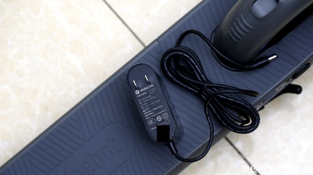 车把|女儿的暑假礼物,性能和安全都在线九号儿童电动滑板车E10体验