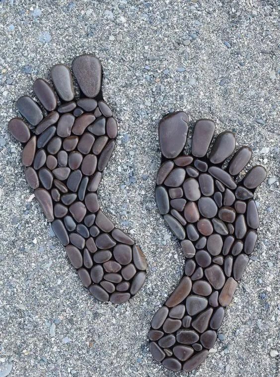 回家|石头画已经过去了,现在流行玩石贴画捡一堆石头回家,玩过瘾