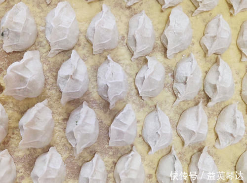 饺子|饺子包好后别直接放冰箱,容易开裂粘连,教你一招,放1年都新鲜