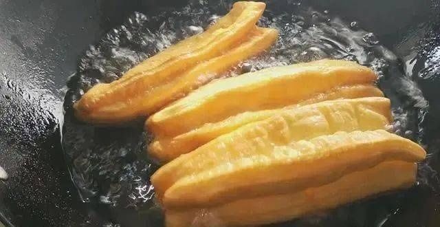 冰藏|教你做老式炸油条，不用发面的老配方，吃出小时候的味道，真好吃