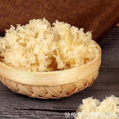 成本很低的食物磨成粉,女人常吃,色斑皺紋全趕跑,50歲不顯老