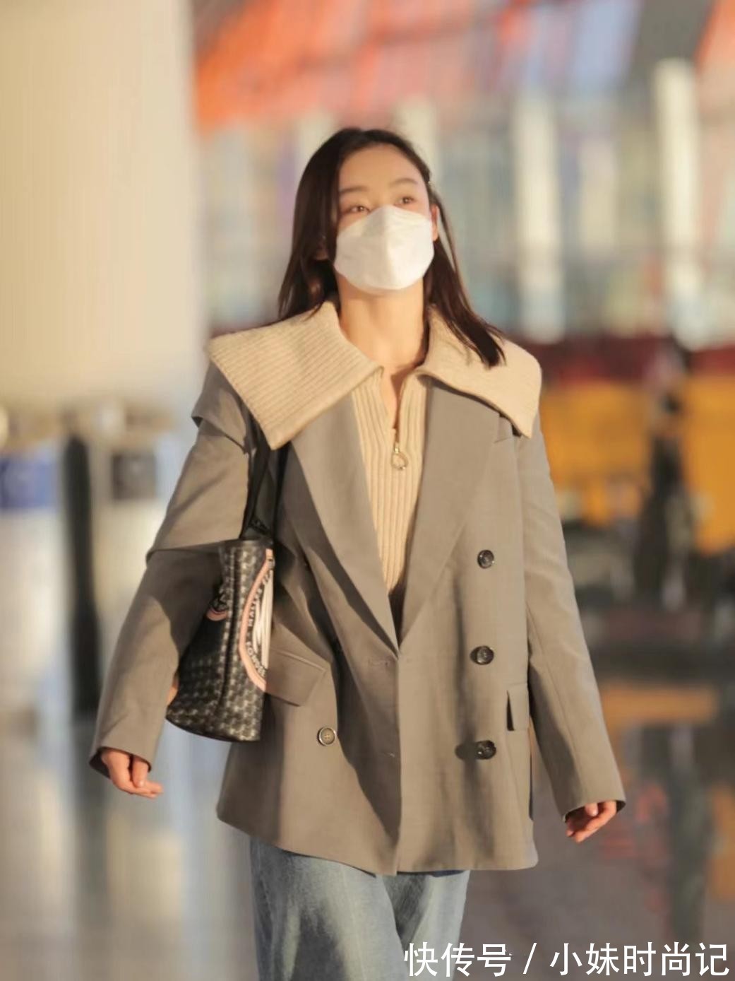 身型 袁珊珊真敢穿,黑色西装配波点丝袜想做辣妹,却意外暴露腿部线条