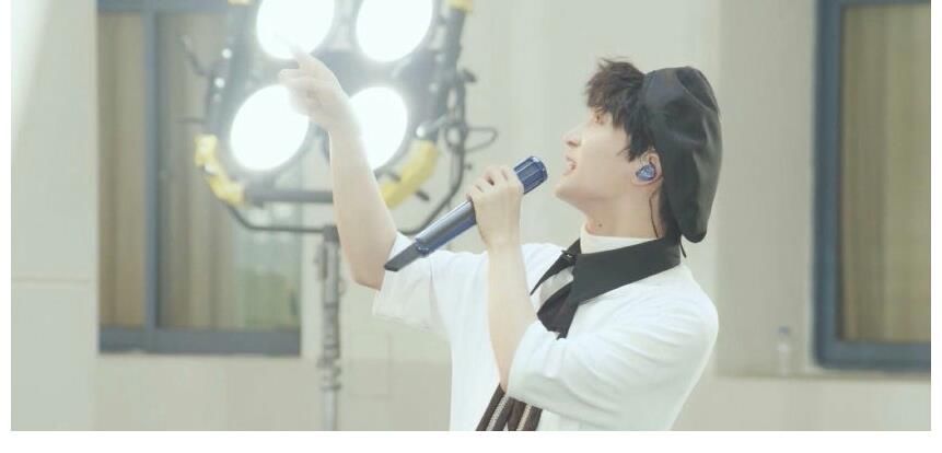 意外|夏日畢業(yè)歌會很精彩，生米布丁對周深表白，遇見你是最美麗的意外