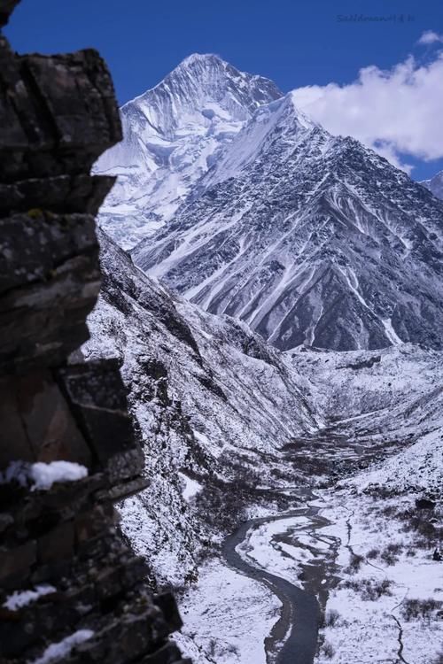 油菜花|如何以最近的距离与贡嘎雪山相遇？