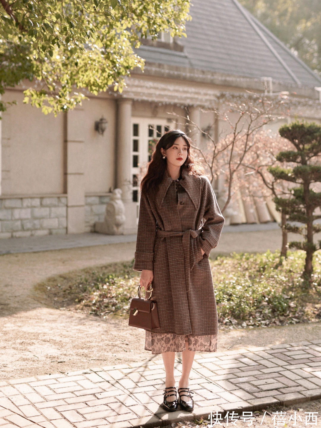 氛围感 今年少穿羽绒服,多穿“大衣”,搭配连衣裙、半身裙,优雅又大气