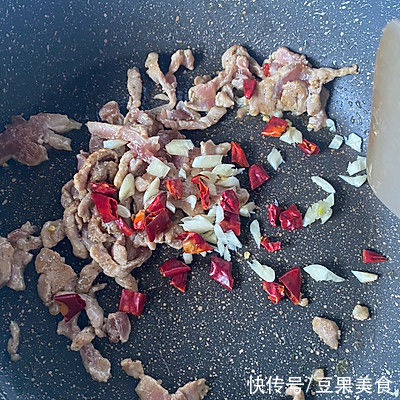 肉丝|这道我最拿手的香干榨菜肉丝，好吃到停不下筷子