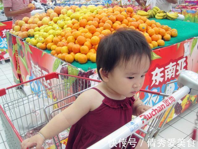 超市|五岁女孩在超市一直吃草莓，被店员制止之后，孩子口出狂言