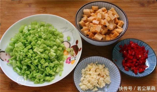  炒空心菜，切忌直接下锅炒，大厨教你多加这一步，鲜香美味又健康