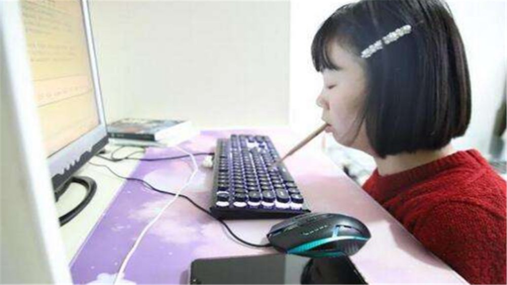  脑瘫|脑瘫女孩咬木棍写小说，十年用嘴敲出200万字，作协：破格吸收