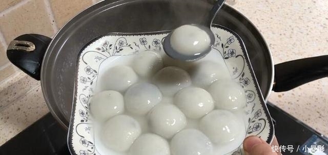 煮汤圆,开水下锅就是大错特错,冷水下锅,汤圆不破皮更好吃!