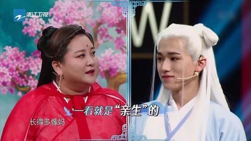 关晓彤|王牌6:关晓彤受惩罚,被要求晒最爱的人丑照,她竟没有选择鹿晗