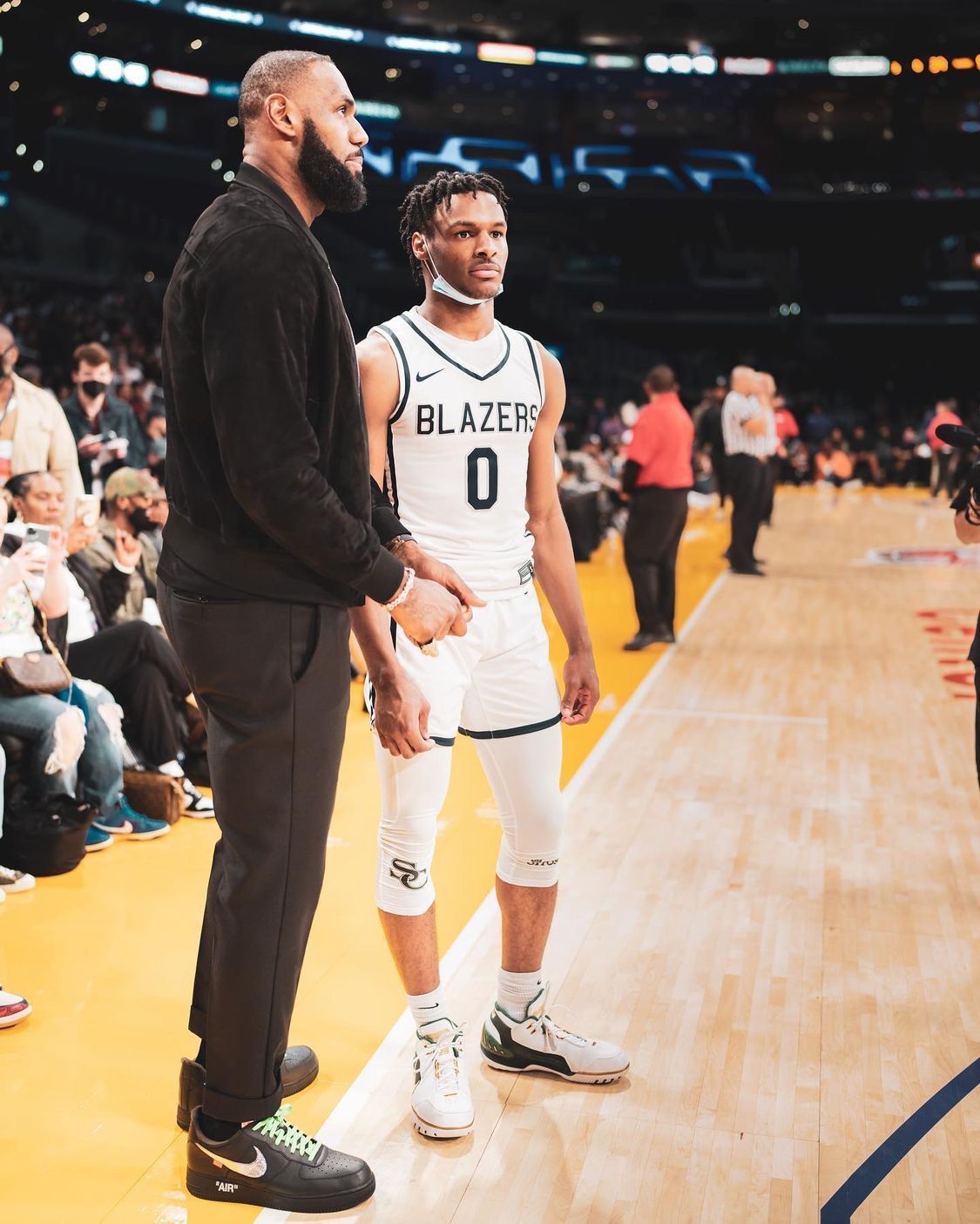 詹姆斯|父子籃球！媒體曬詹姆斯今日觀戰(zhàn)大兒子布朗尼比賽組圖