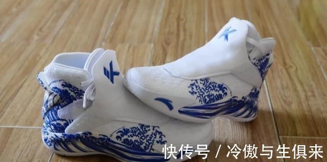 鞋盒 五百块双层碳板,带TPU的鞋垫,这双汤普森签名鞋不香吗!